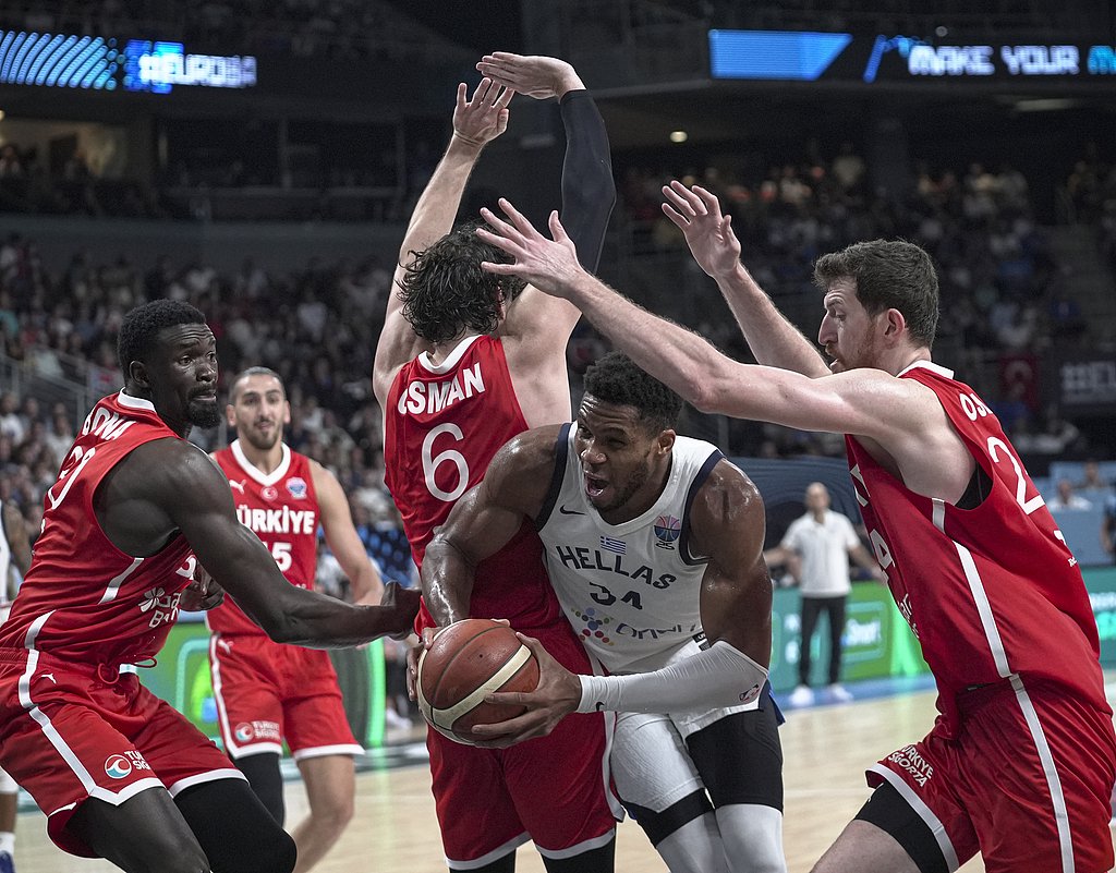 包含字母哥在切尔西比赛中刷新纪录，重要助攻引发热议！赛场气氛高涨的词条