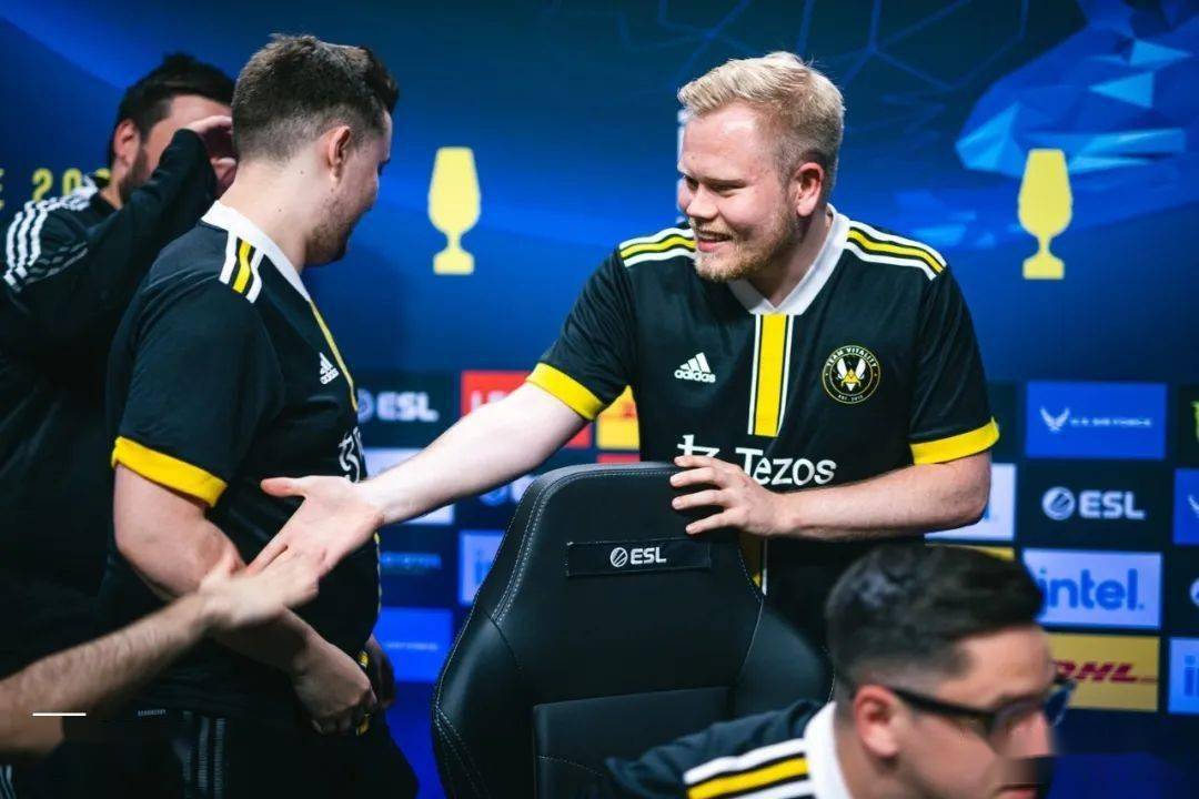 赛前荷甲焦点战；武汉三镇遗憾出局；管理层满意；医务组通报恢复