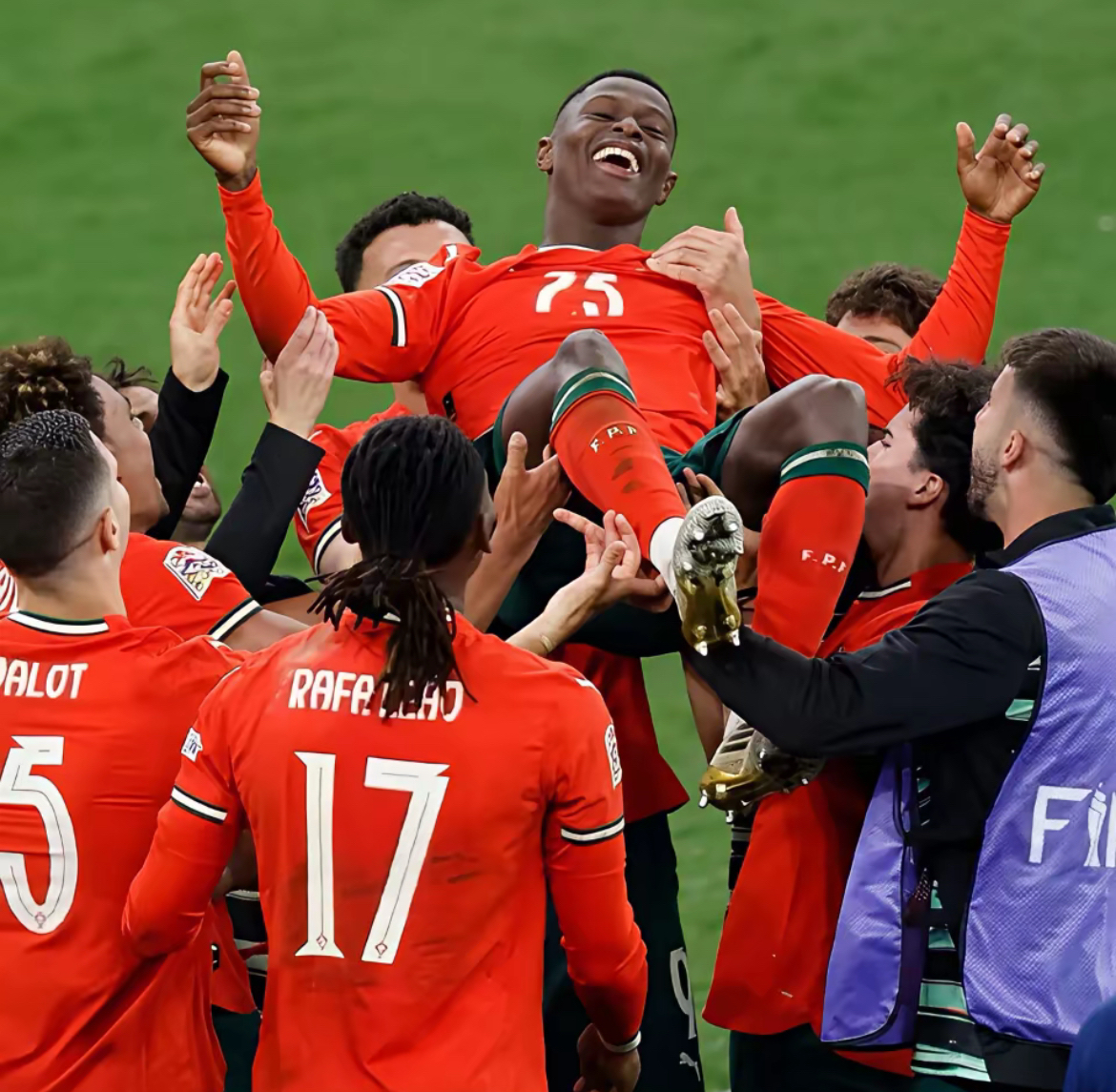 包含加时末段葡萄牙体育备战法国杯；状态回暖细节曝光；信心回归；赛程密集仍需轮换的词条