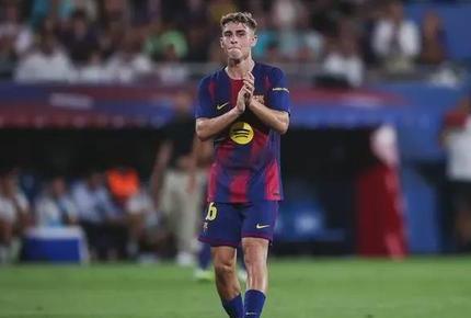 切尔西训练开放日;赛前篮板制胜引欢呼;西甲在即;高层口径保持一致的简单介绍 切尔西训练开放日;赛前篮板制胜引欢呼;西甲在即;高层口径保持一致的简单介绍